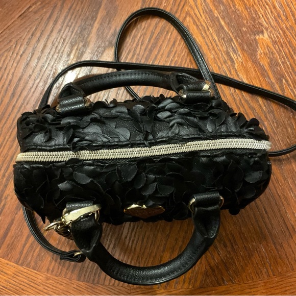 Adorable Betsy Johnson Frilly Black 🌹 Petal Heart Silver Hardware & Chain bag! - Picture 5 of 16